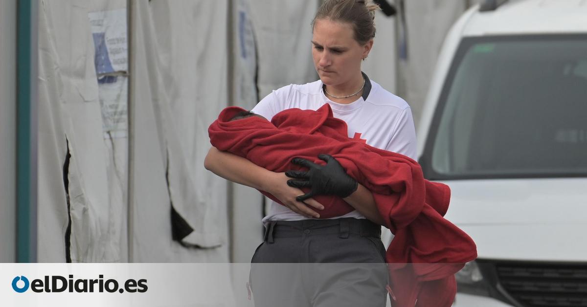 Una madre con su bebé, entre los 20 menores solicitantes de asilo que viajan esta semana desde Canarias a la Península