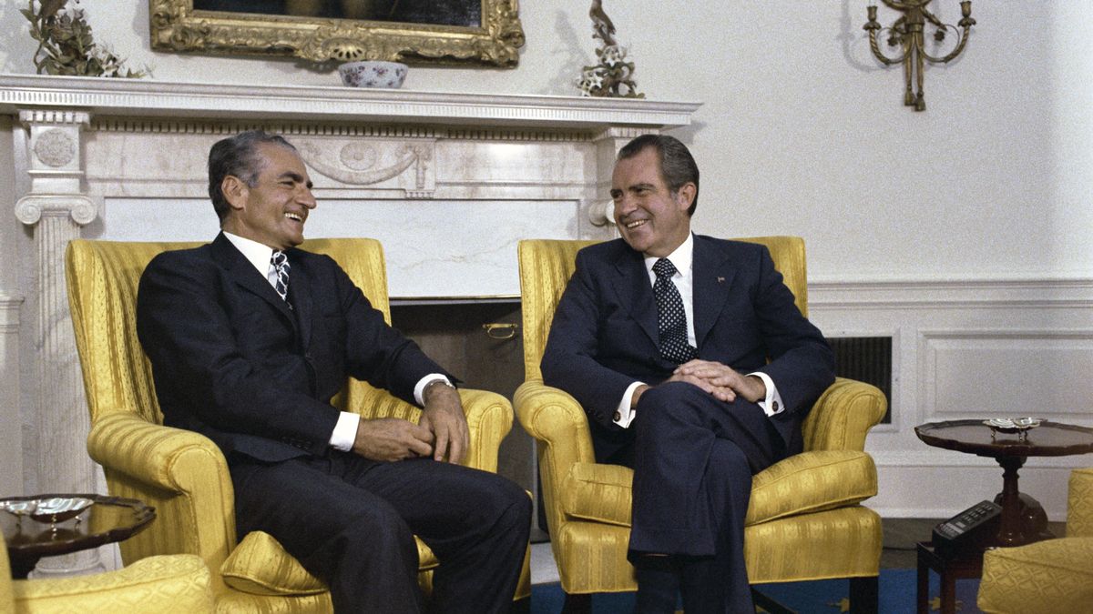 Imagen de Mohammed Reza durante una visita a la Casa Blanca con Richard Nixon en 1973.