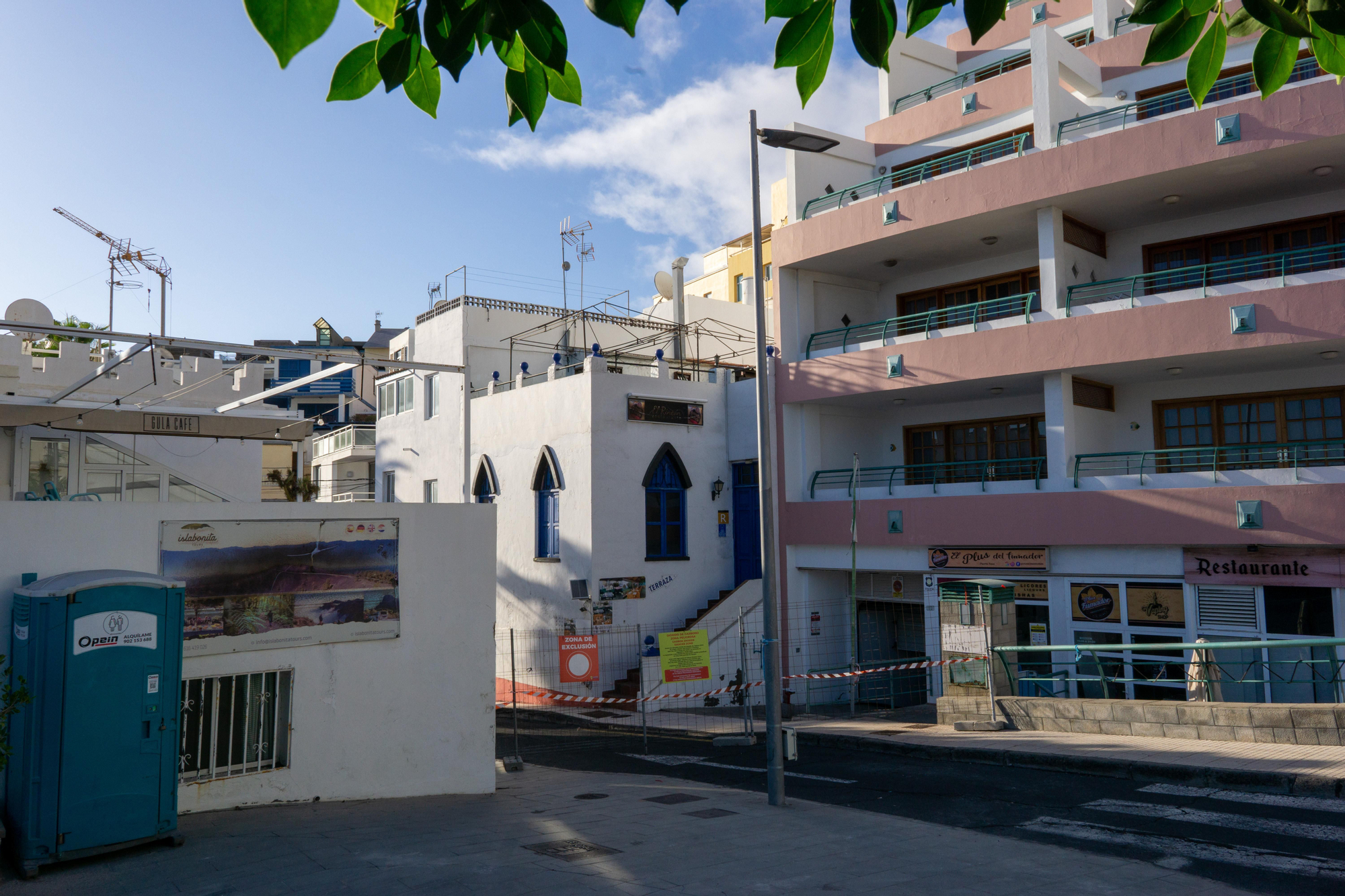 La zona de Playa Chica permanece cerrada por los gases volcánicos. JOSÉ F AROZENA