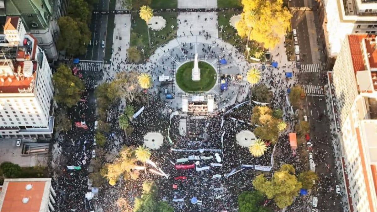 La UBA cuantificó en 600.000 personas la convocatoria en la 4ta. Marcha Federal Universitaria.