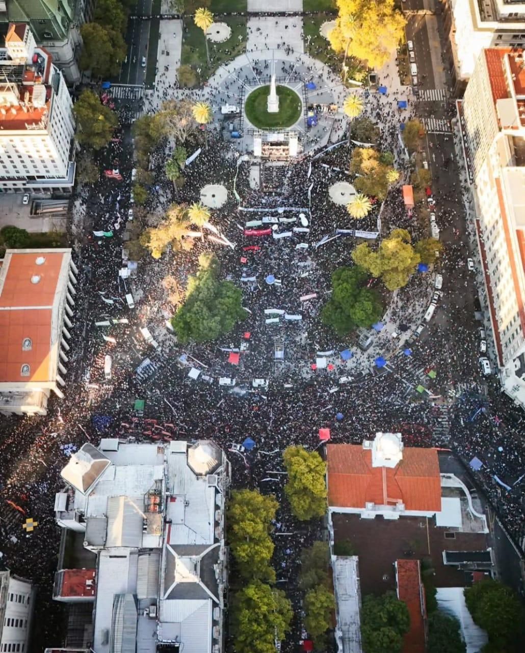 La UBA cuantificó en 600.000 personas la convocatoria en la 4ta. Marcha Federal Universitaria.