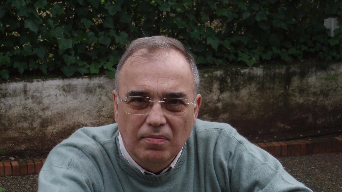 El catedrático emérito de la UCO Diego Martínez Torrón publica una edición ampliada de 'El Quijote'