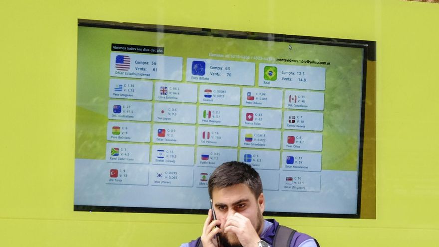 El dólar blue sigue su escalada y ya superó la barrera de los $460