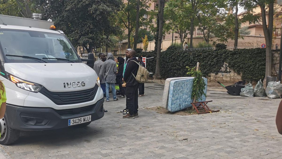 La alcaldesa de Zaragoza da marcha atrás y rebaja la multa a las personas sin hogar que duerman en parques: hasta 750 euros