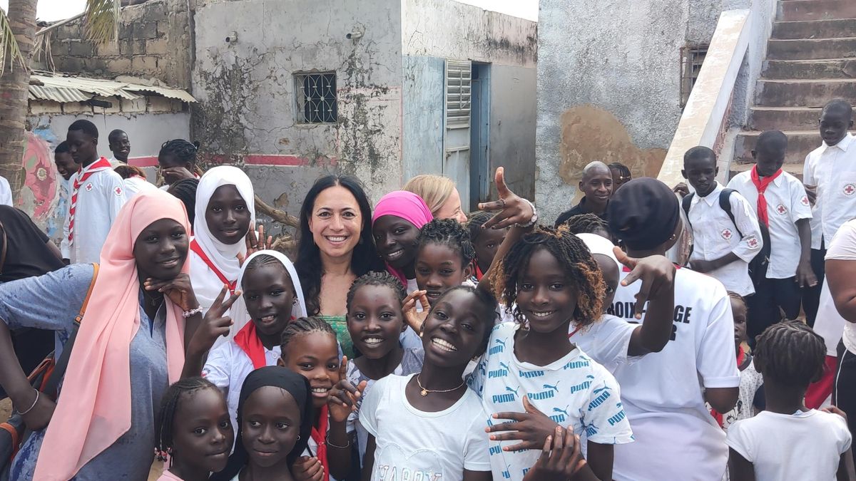 CESAG y Vueling colaboran con la ONG Hope and Progress en la donación de 5 incubadoras en Senegal y material para niños talibé