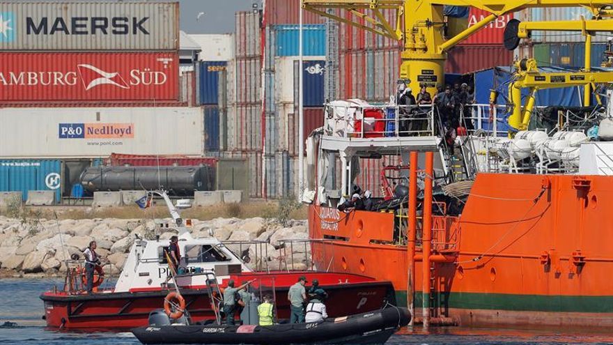 Remiten a varios hospitales a 18 de los 58 inmigrantes del Aquarius atendidos