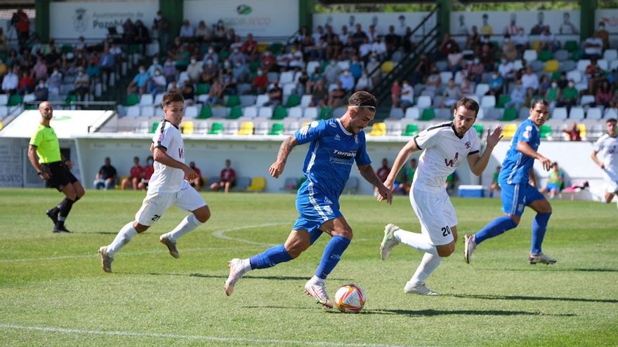 Lance del choque entre el Pozoblanco y el Xerez