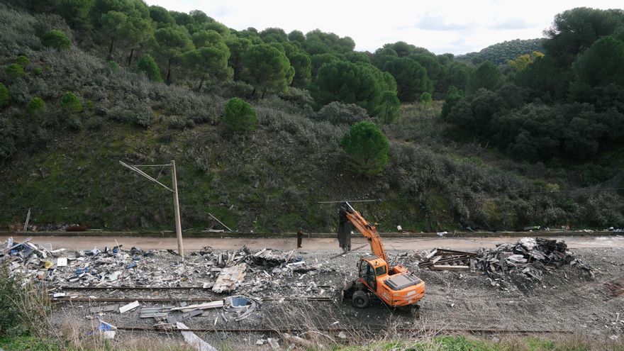 Adif recibe autorización judicial para reponer la vía en Adamuz y espera recuperar la normalidad en diez días
