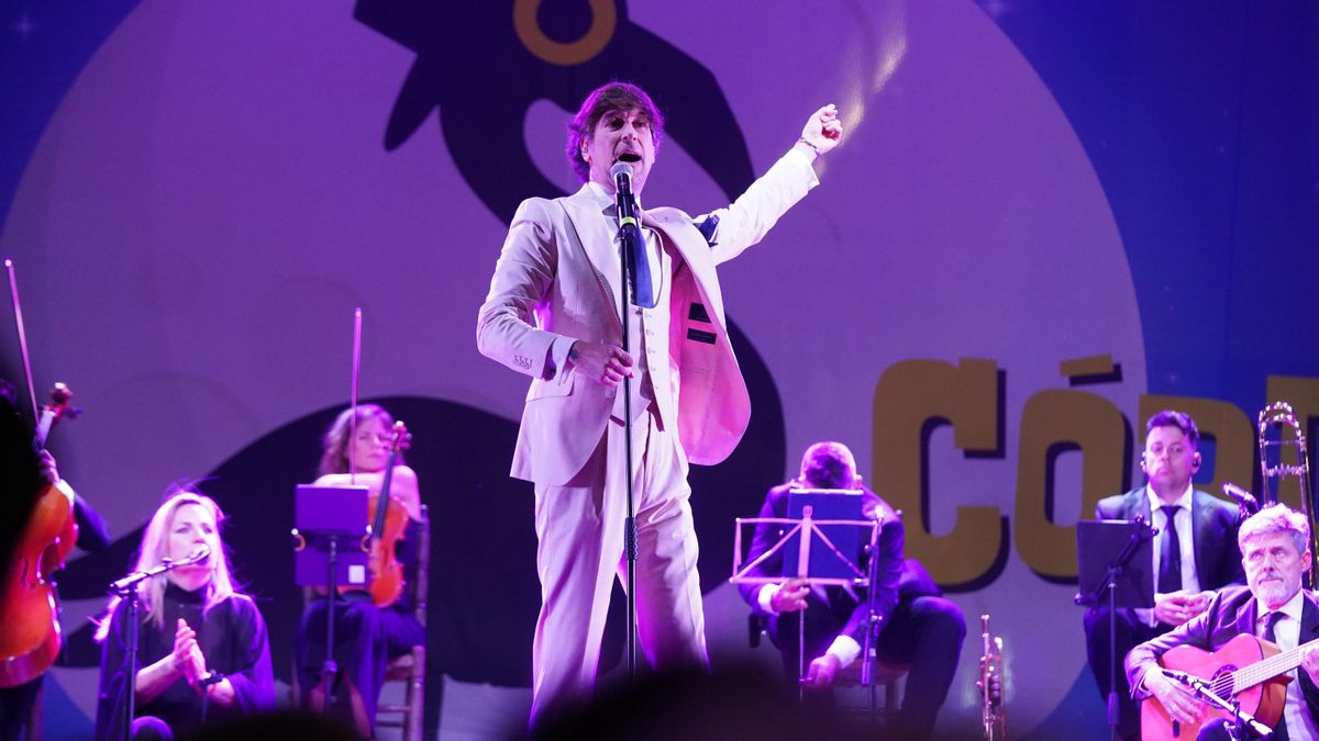 Manuel Lombo abrió la 17ª edición de La Noche Blanca en una abarrotada plaza de Las Tendillas