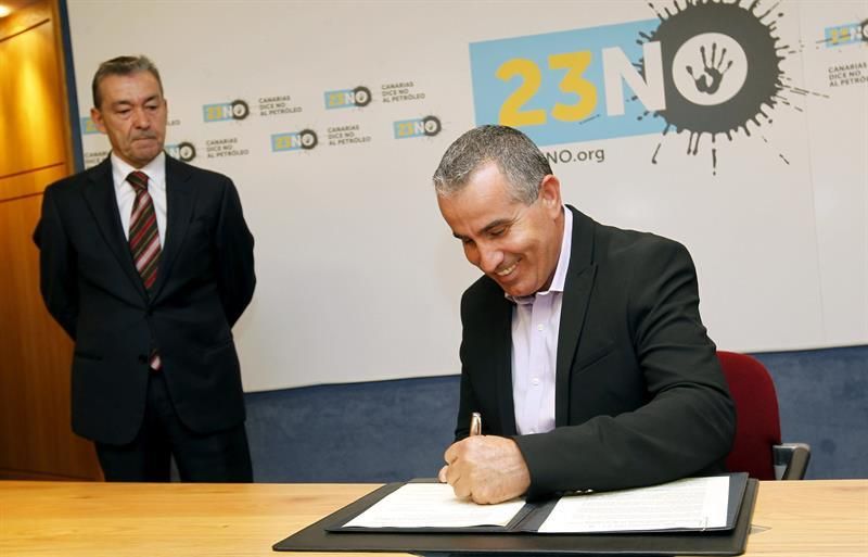 Mario Cabrera, en el acto institucional contra las prospecciones. (EFE / ELVIRA URQUIJO)