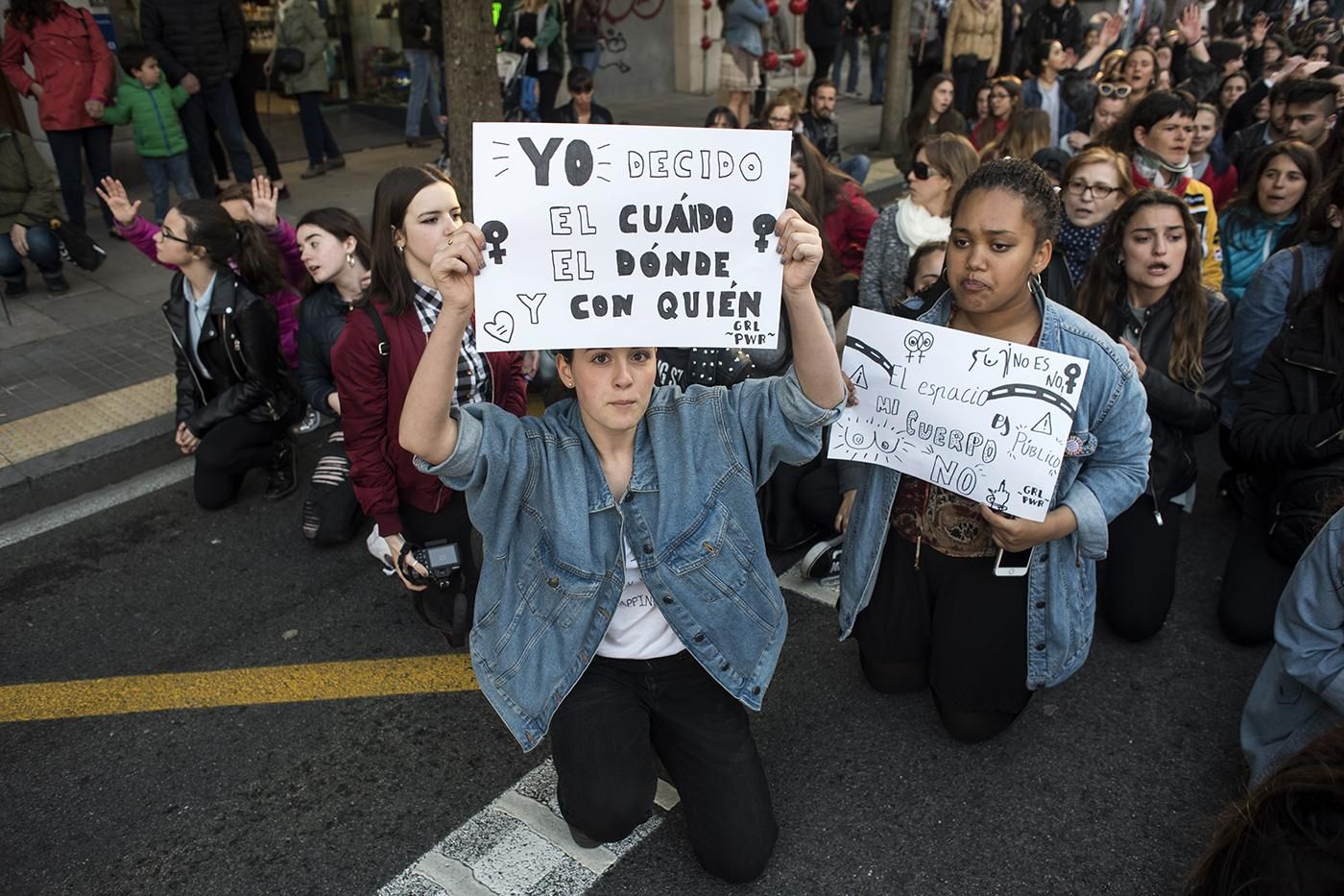 Manifestación feminista contra la sentencia de 'la Manada' en Santander. | JOAQUÍN GÓMEZ SASTRE
