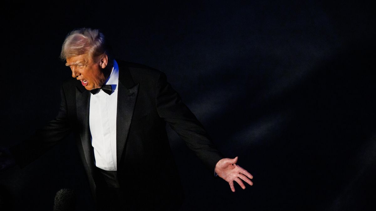 El presidente de EEUU, Donald Trump, habla con la prensa antes de partir de la Casa a dar un discurso en la Cena de los Fundadores del American Cornerstone Institut, el 20 de septiembre de 2025.