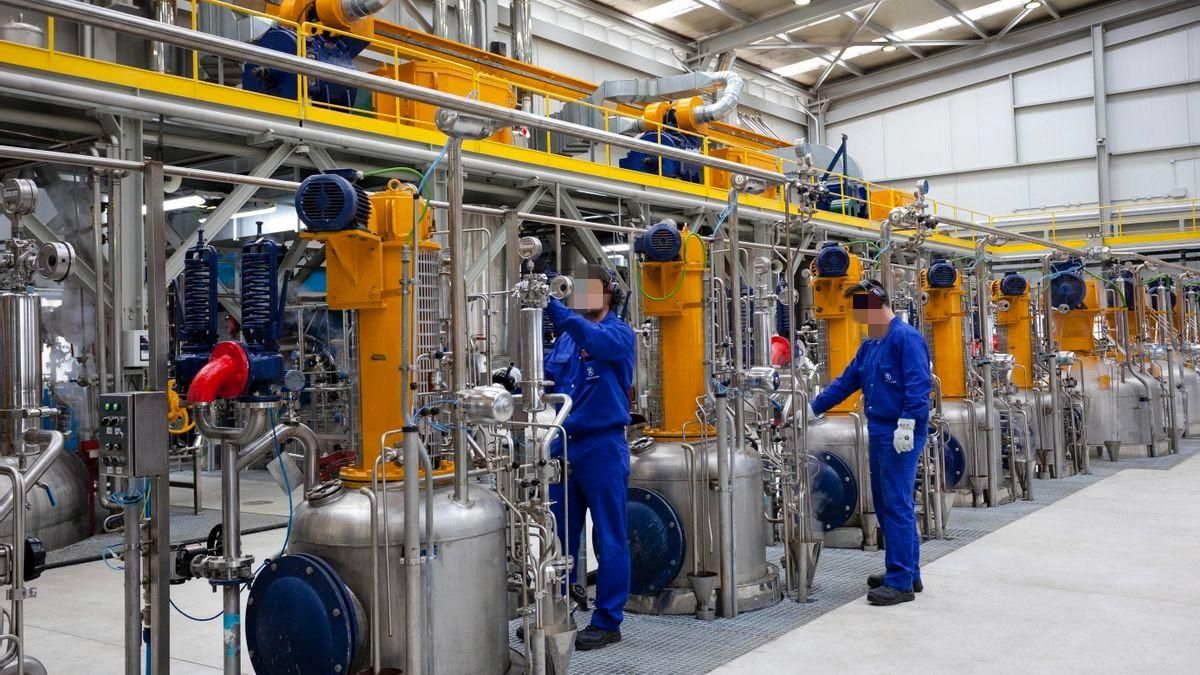 Herido y hospitalizado un trabajador externo en la fábrica de Wacker (Antibióticos) por intoxicación de amoniaco