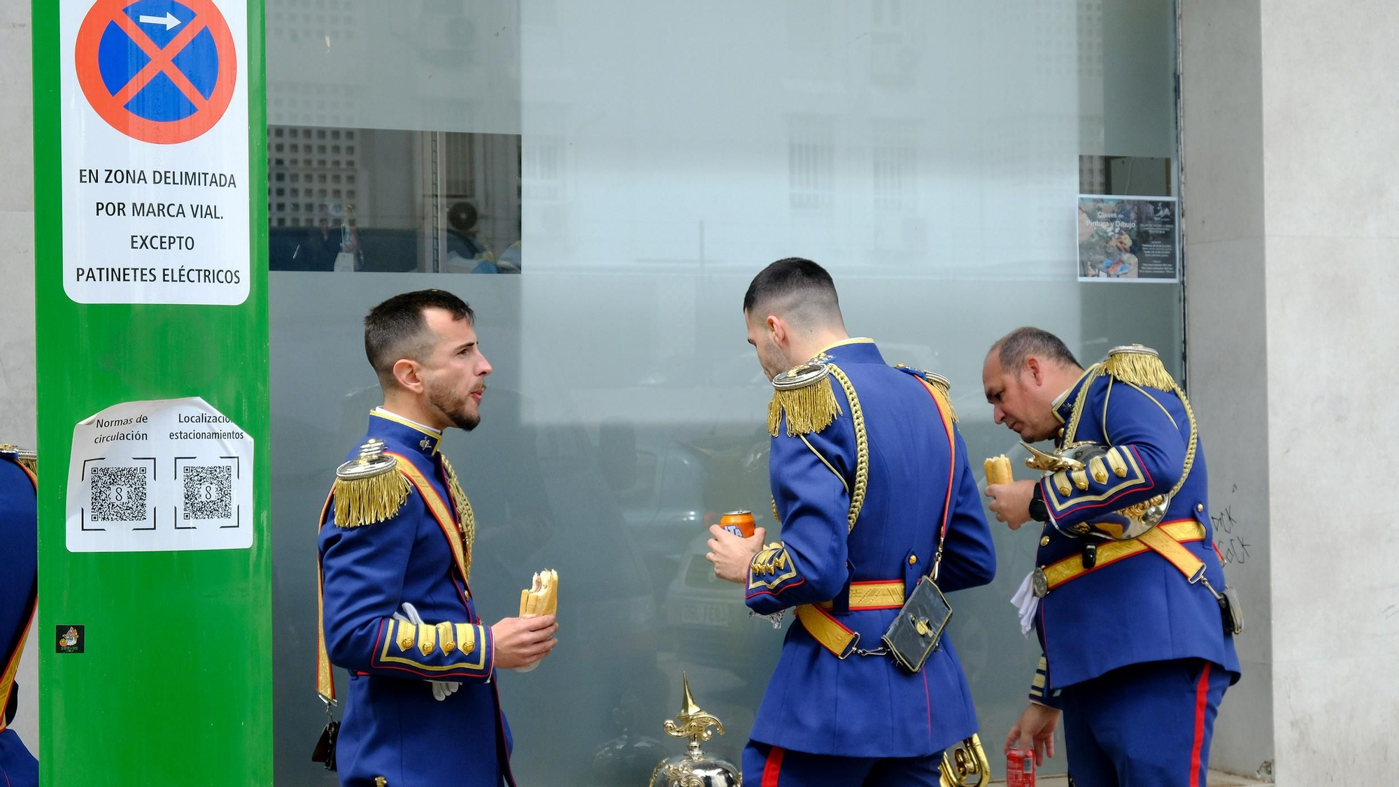 Tiempo para el bocadillo (Banda del Sol en la Avenida Ramón y Cajal)