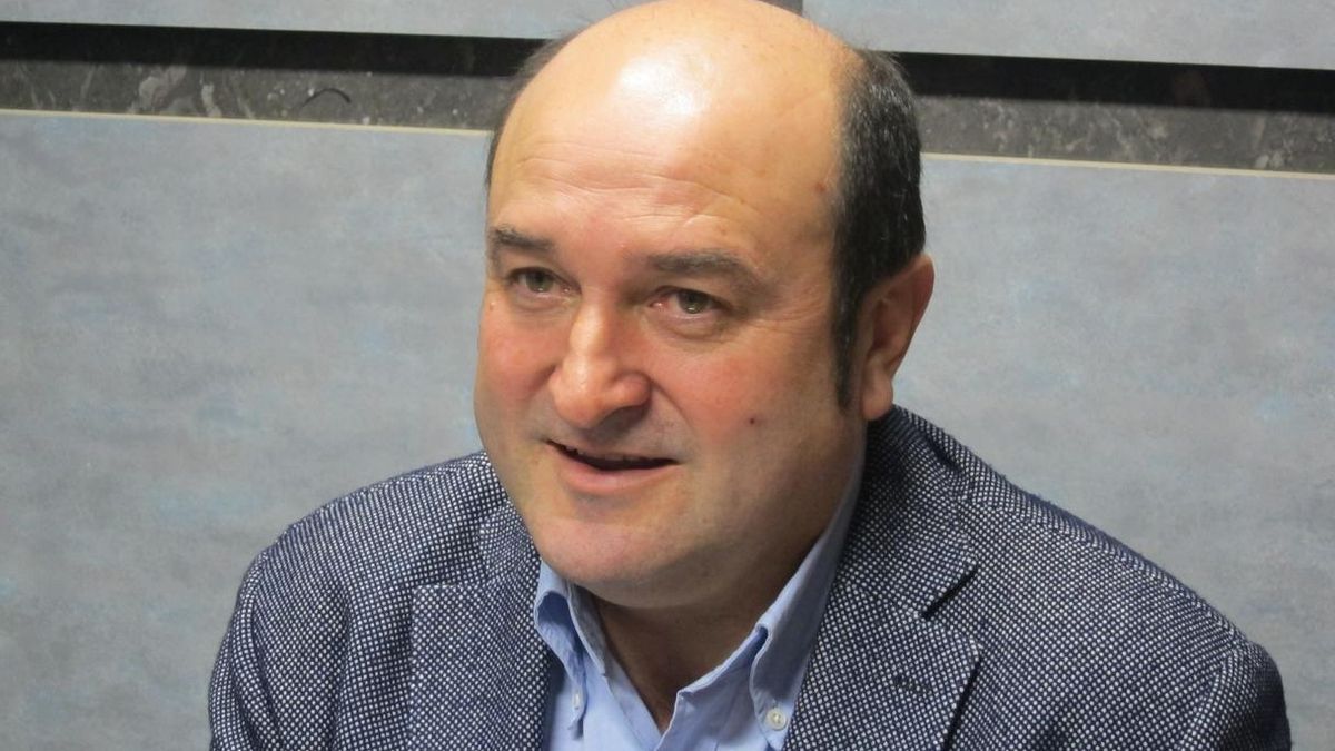 Ortuzar: "Si Txiki Muñoz quiere hacer política que se presente a las elecciones, funde su partido o se integre en Sortu"