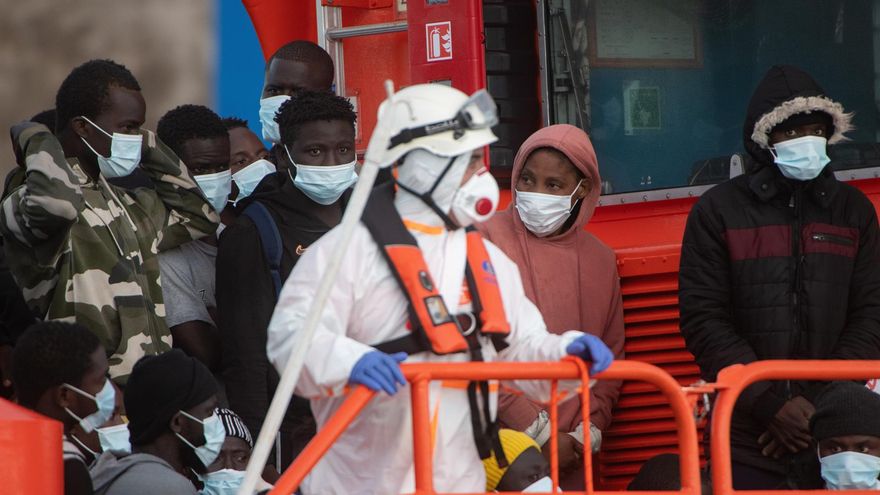 Rescatados más de 100 migrantes en dos embarcaciones al este de Lanzarote