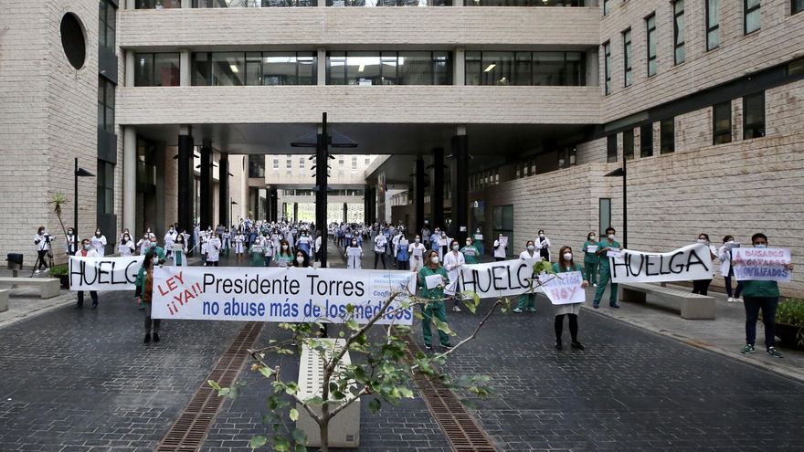 Alta participación en la primera jornada de huelga de los médicos temporales del Servicio Canario de Salud