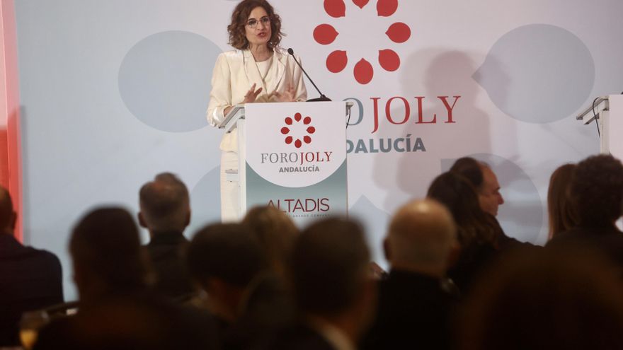 María Jesús Montero le enseña la puerta de salida a Ábalos tras el escándalo de las mascarillas: "Sé lo que yo haría"