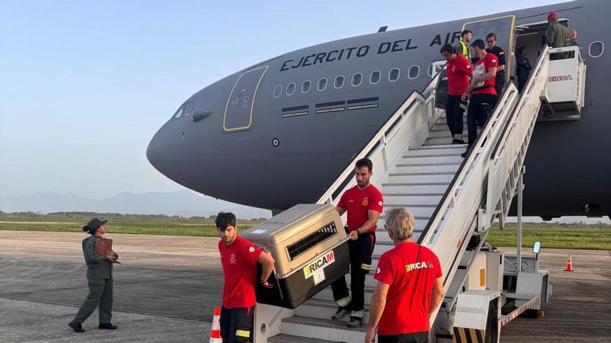 Un equipo de rescate de la UME a su llegada a Venezuela.
