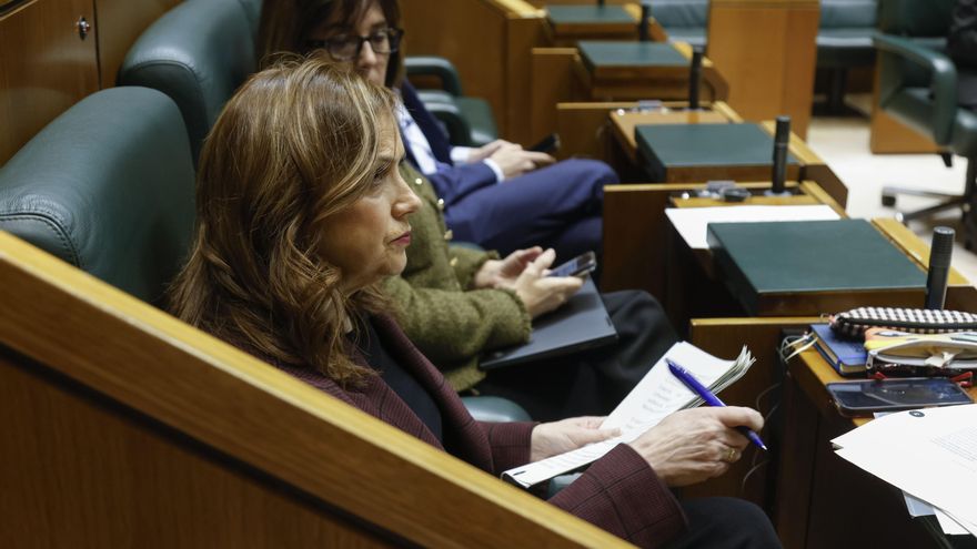 Pradales y la consejera socialista San José defienden la gestión de Prisiones ante las críticas de PP y Vox por los presos de ETA