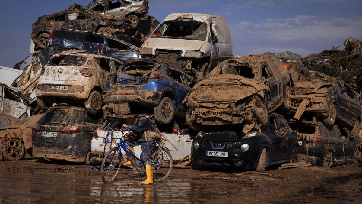 Vista de la localidad de Catarroja este lunes, zona cero de la DANA que asoló Valencia