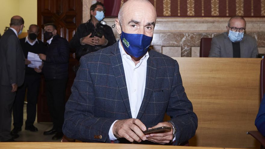 Archivo - El Teniente de Alcalde del Ayuntamiento, Antonio Muñoz, posa durante la entrega del VII Premio contra el Terrorismo Alberto Jiménez-Becerril a 15 de noviembre de 2021 en el Ayuntamiento en Sevilla (Andalucía, España)