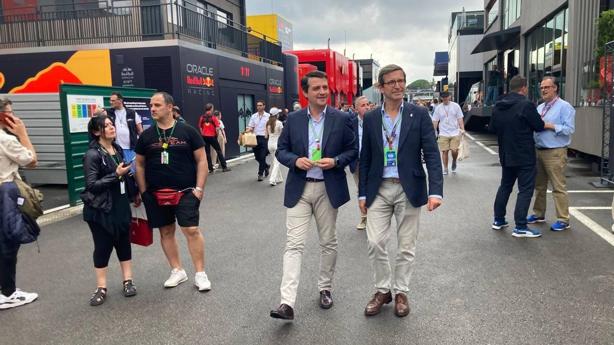 El alcalde presenta en el GP de España de Fórmula 1 el congreso mundial de la FIA que se celebrará en Córdoba