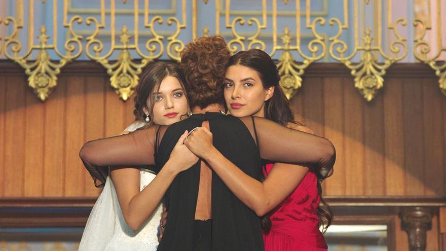 'La señora Fazilet y su hijas'