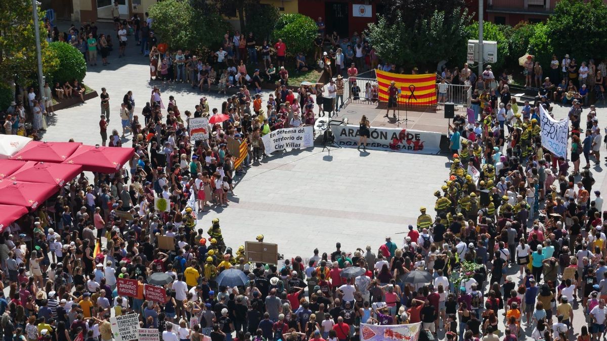 Lectura del manifiesto en la Plaza Biscós