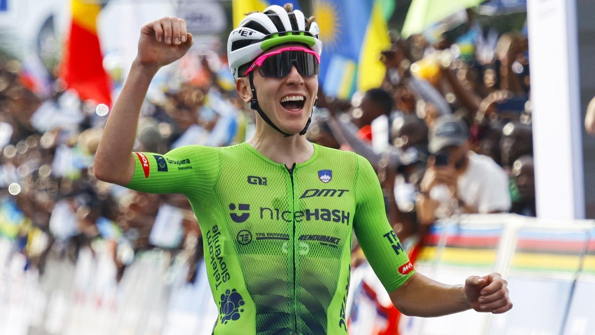 Tadej Pogačar osvojil naslov svetovnega prvaka v Ruandi z dolgim samostojnim pobegom