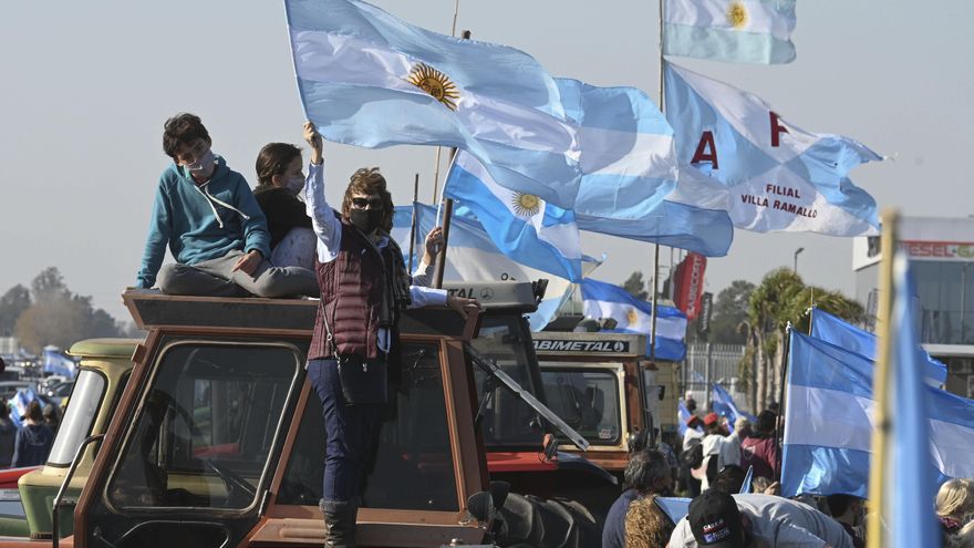 Con banderas argentinas, marchas a caballo y políticos opositores, el campo volvió a protestar en las rutas