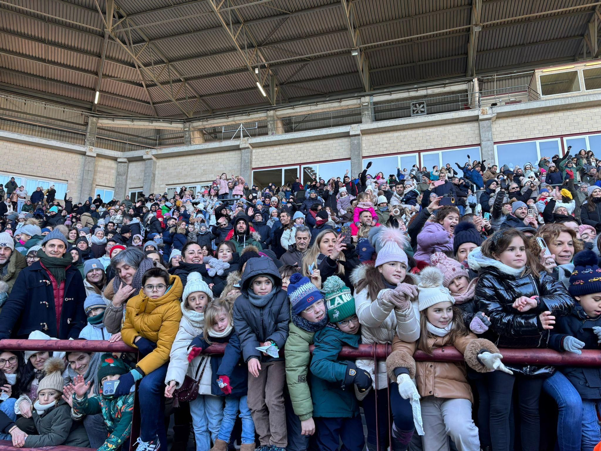 Los Reyes Magos ya están en Logroño: así ha sido el aterrizaje en helicóptero en Las Gaunas