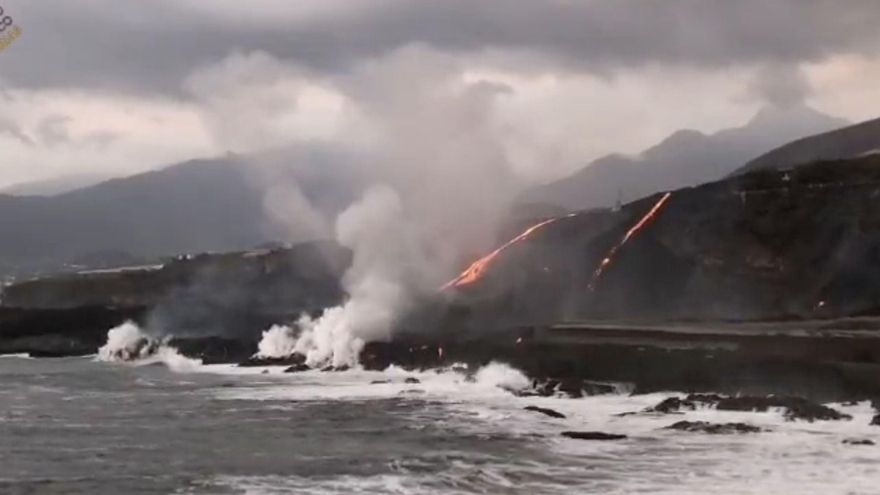 El volcán sigue alimentando el delta lávico, que ocupa casi 41 hectáreas desde la orilla