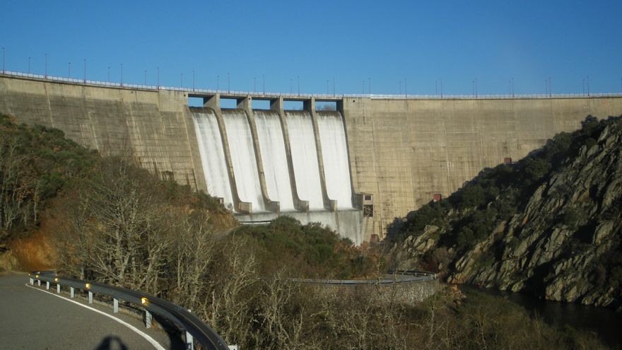 Ribera lanza la construcción de la primera central hidroeléctrica que promueve el Estado en décadas