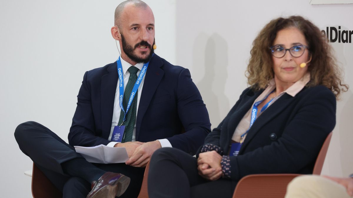 Guillermo Castrillo, director de Estrategia y Sostenibilidad de Iryo, y Joudia Boujdaini, vicepresidenta de la Asociación Española del Transporte