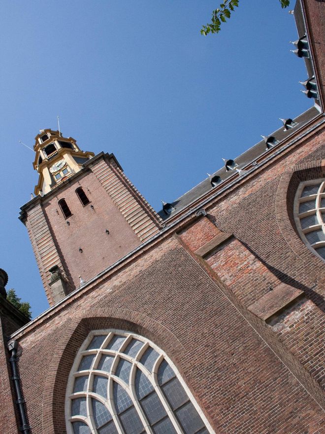 Torre de ladrillo de la Iglesia de Nuestra Señora de Aa.