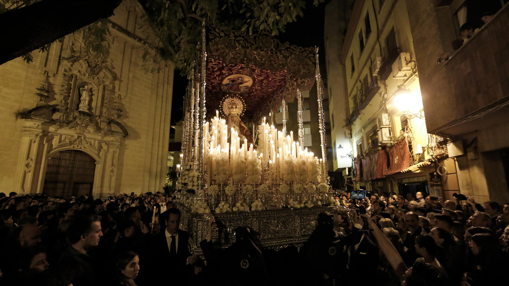La procesión de la Hermandad de la Buena Muerte, en imágenes