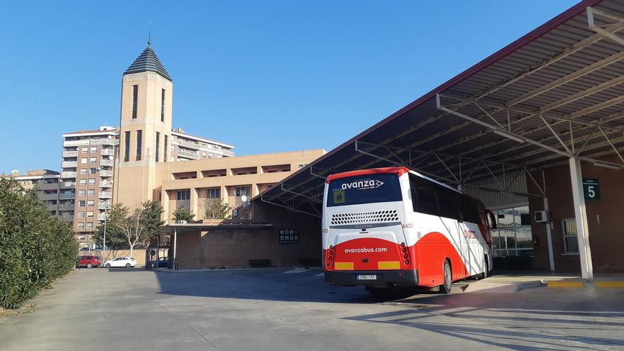 Cambiar horarios o gastarse 130 euros en taxis: familias de Binéfar se quedan sin transporte para los alumnos de FP
