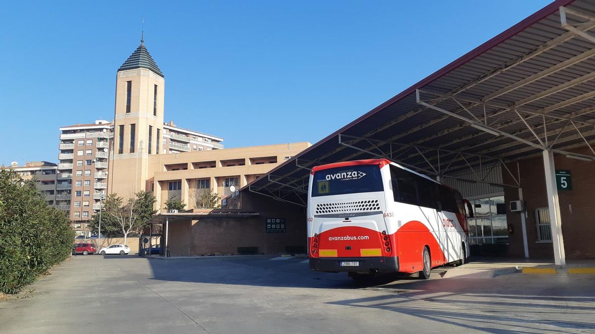Cambiar horarios o gastarse 130 euros en taxis: familias de Binéfar se quedan sin transporte para los alumnos de FP
