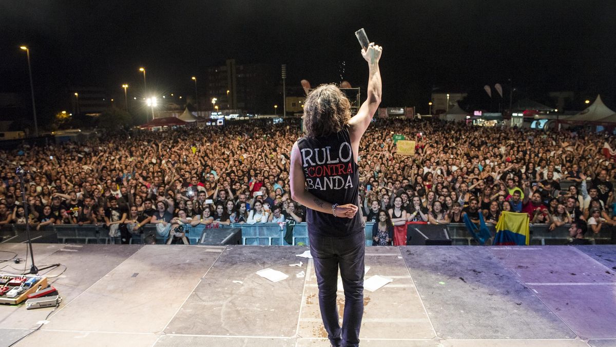 Rulo se despide del público en el Festival Rock en la Feria. | EL REY LAGARTÓN