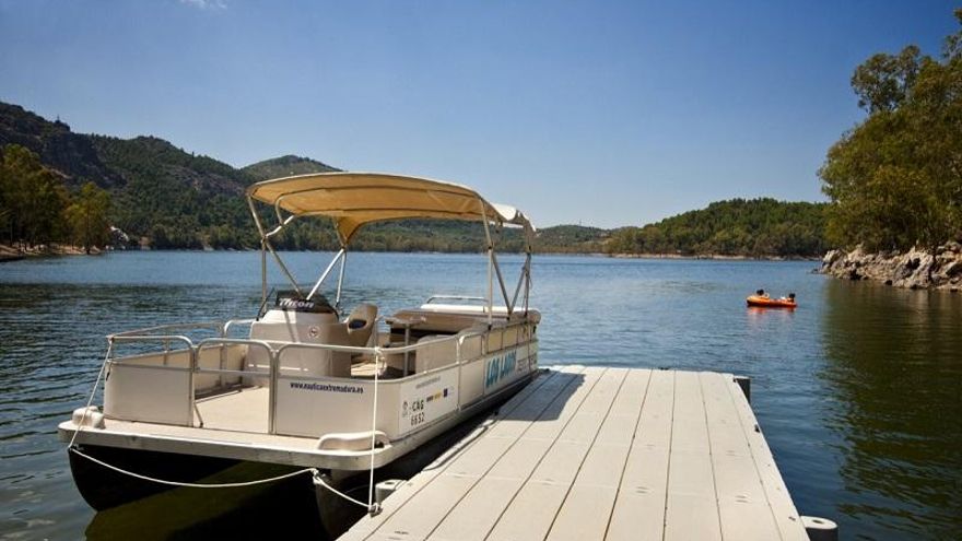 La Playa de este embalse cuenta con múltiples servicios.