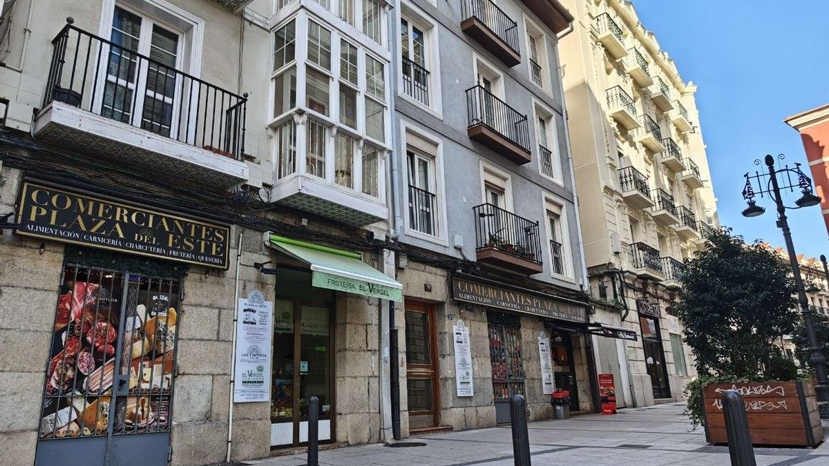 Espacio de los puestos frescos del mercado de la plaza del Este, en la calle de atrás del mercado.