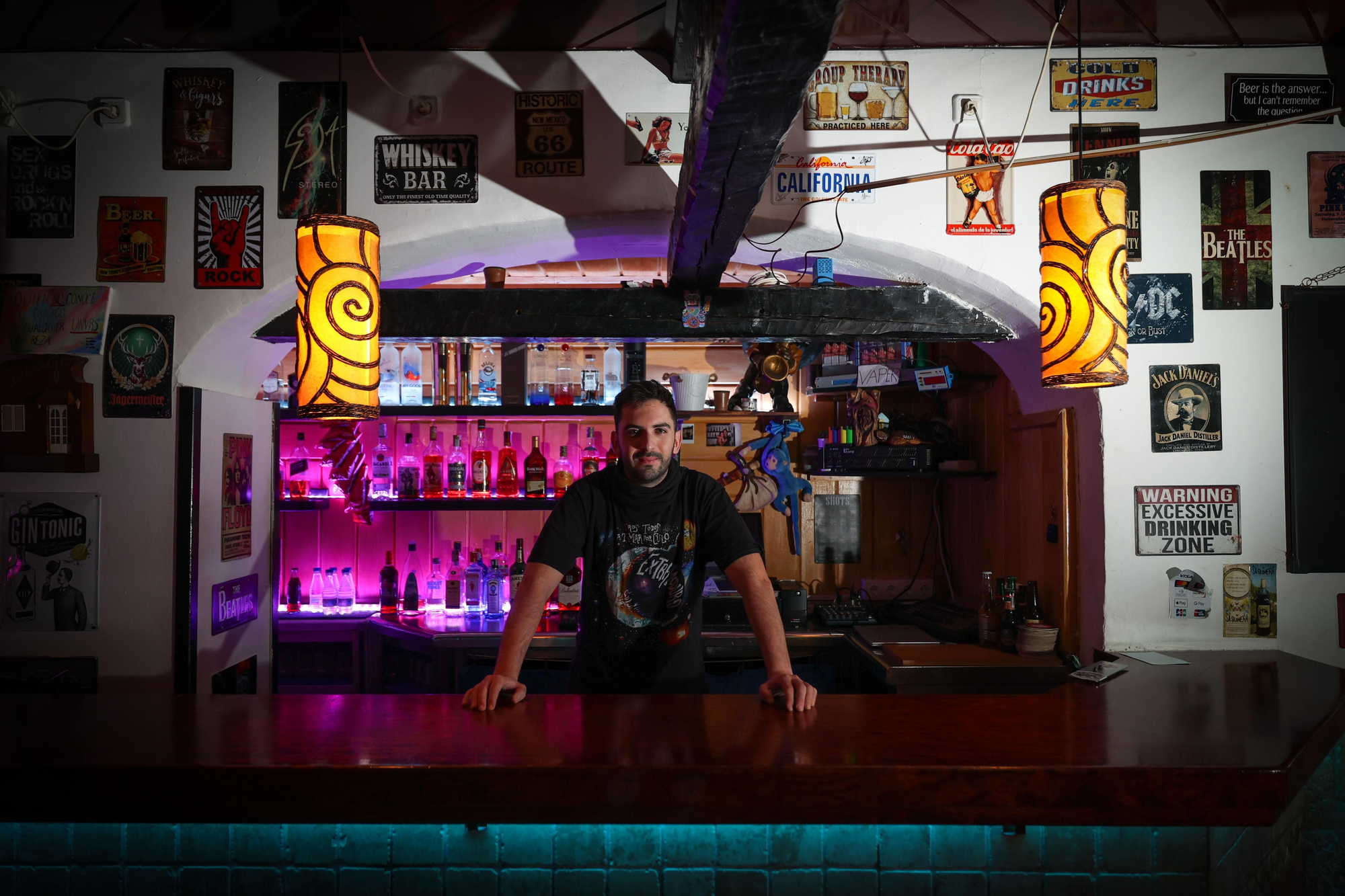 Toni, propietario de uno de los locales enfocados a la clientela española