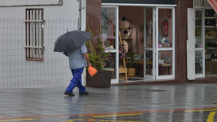 Se mantiene la alerta por tormentas en El Hierro, mientras La Gomera, La Palma, Tenerife y Gran Canaria pasan a prealerta