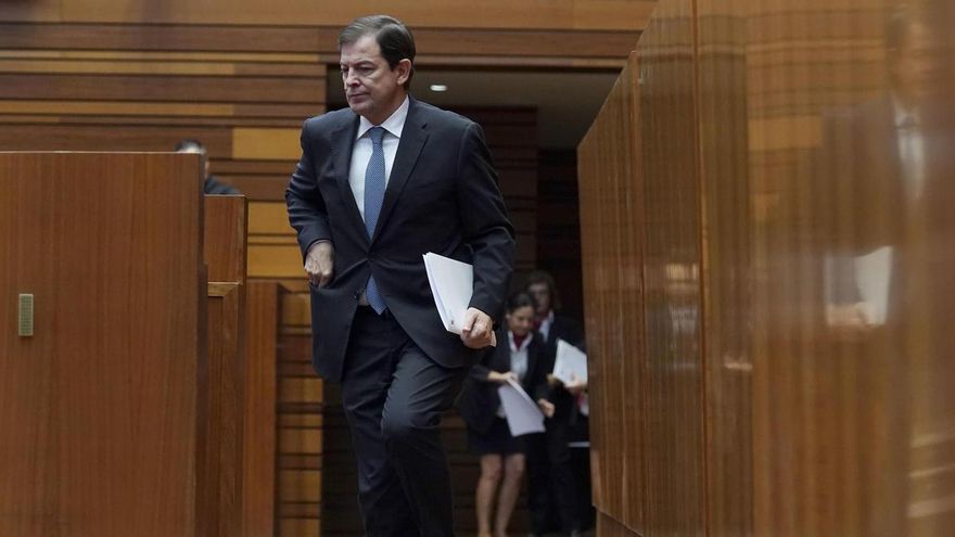 Mañueco, un presidente solo a siete meses de las elecciones