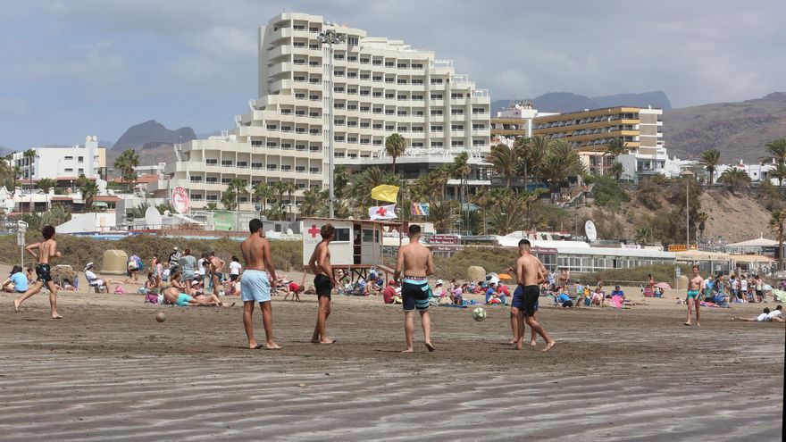 Playa del Inglés esta Semana Santa. (ALEJANDRO RAMOS)