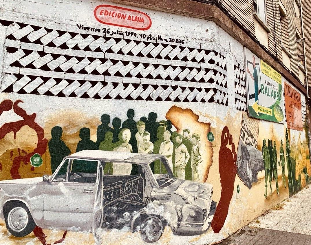 El mural que recuerda la tragedia, cerca del punto en el que se ha instalado la placa