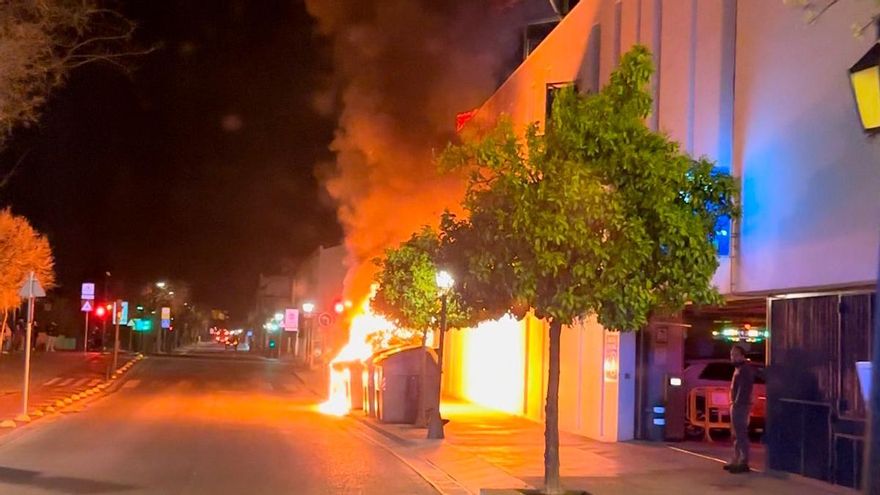 Registrados tres incendios de contenedores durante la madrugada en Córdoba