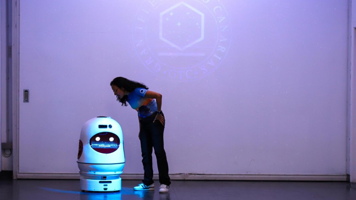Gara, el robot que guía visitas y supervisa el Gran Telescopio de Canarias