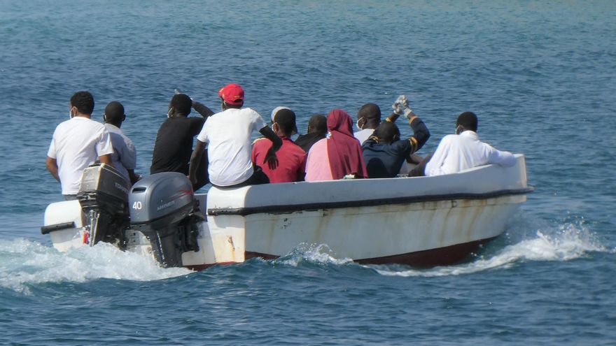 Mueren 7 migrantes y 9 desaparecen en un naufragio en la Lampedusa (Italia)